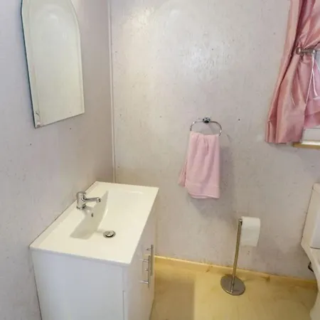 The Lazy Llama Shepherd Hut Campview Farm * Ballyshannon