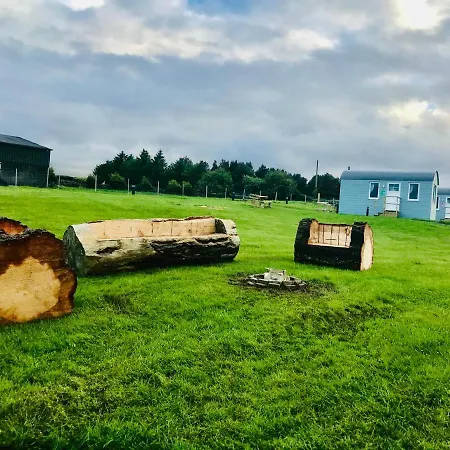 Apartment The Lazy Llama Shepherd Hut & Sauna *