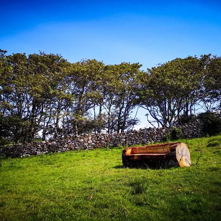 The Lazy Llama Shepherd Hut & Sauna *